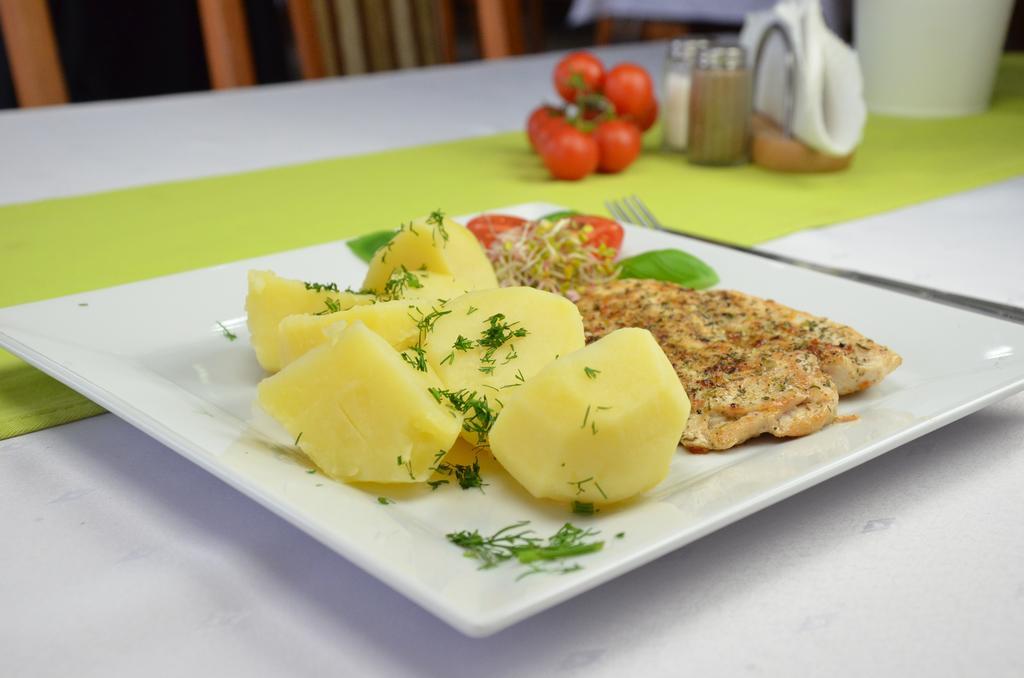 Hotel Milosz Restauracja, Basen Dla Dzieci, Sala Zabaw, Silownia Kartuzy Exteriör bild