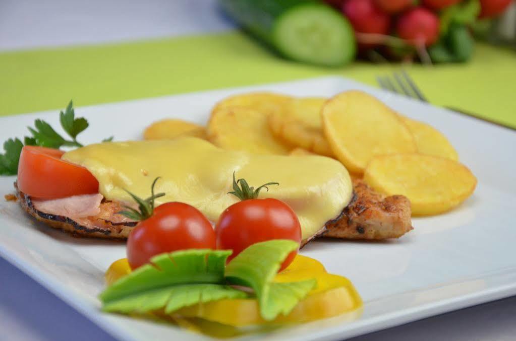 Hotel Milosz Restauracja, Basen Dla Dzieci, Sala Zabaw, Silownia Kartuzy Exteriör bild